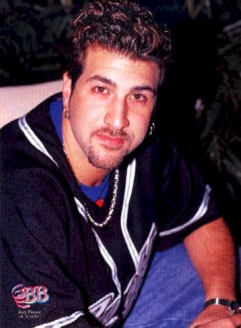 joey5b.jpg (35079 bytes)